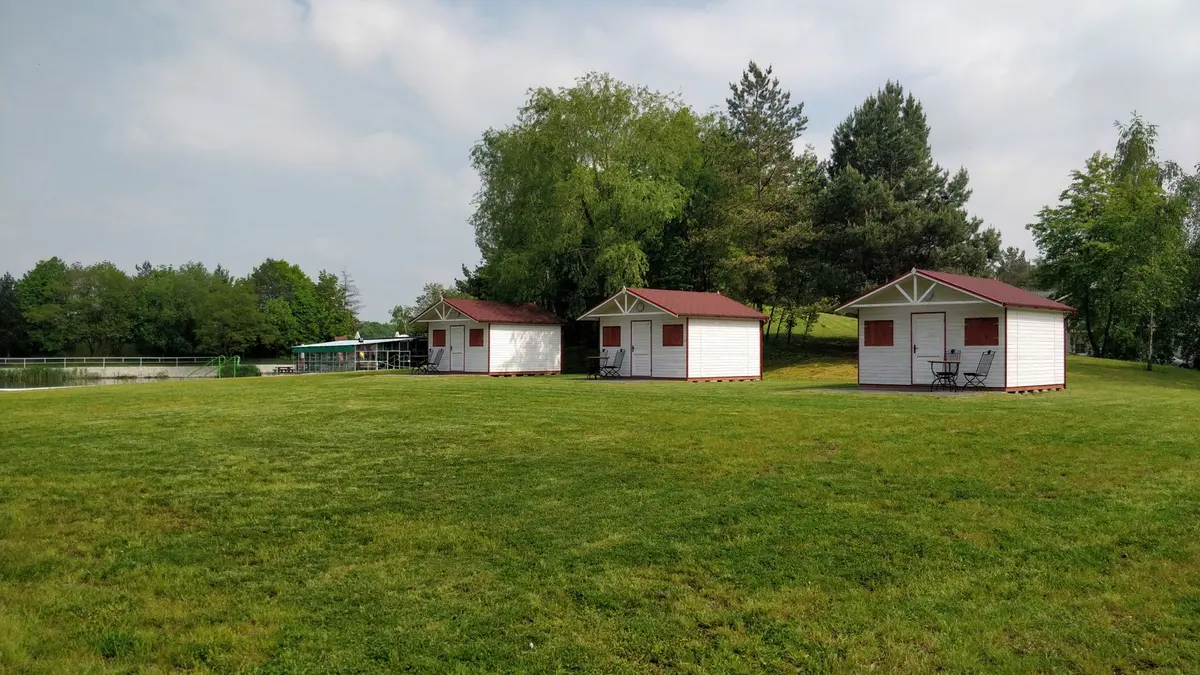 Domek letniskowy nad jeziorem - czy sezonowy dojazd jest możliwy?